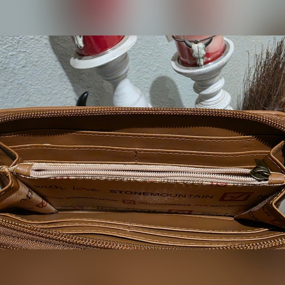 STONE MOUNTAIN Hampton Large Double-Zip Wallet Nutmeg - Picture 6 of 6